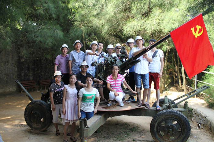 感受愛國主義教育，增強(qiáng)黨員黨性意識(shí)