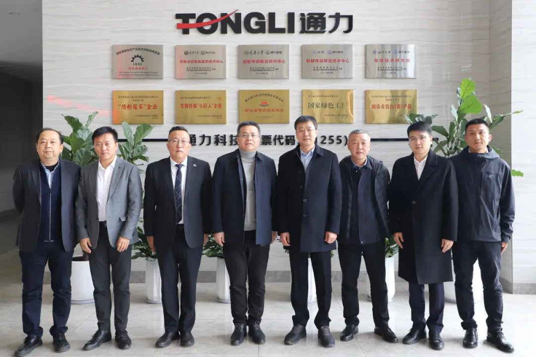 國機(jī)重裝黨委副書記、總經(jīng)理王暉球一行考察通力科技